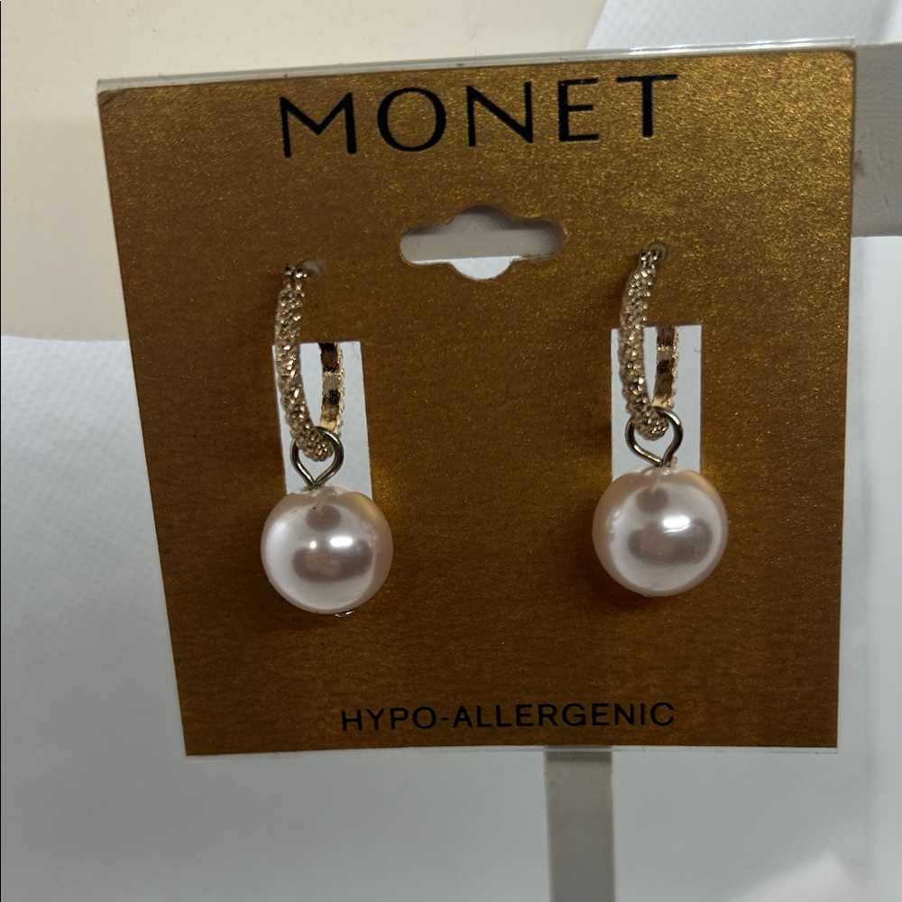 NWT Monet Gold and Pearl Dangle Earrings